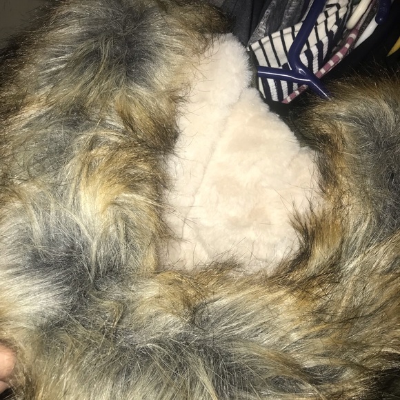 Green Faux Fur Puffer Jacket - Picture 6 of 8